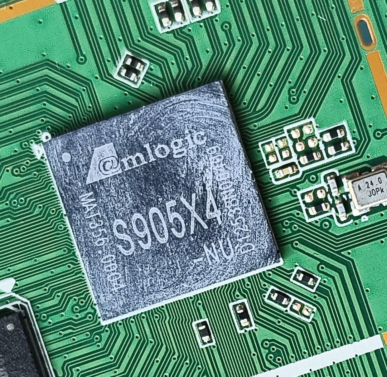 Macro lens scan of S905X4 Sub-components inside Jio STB