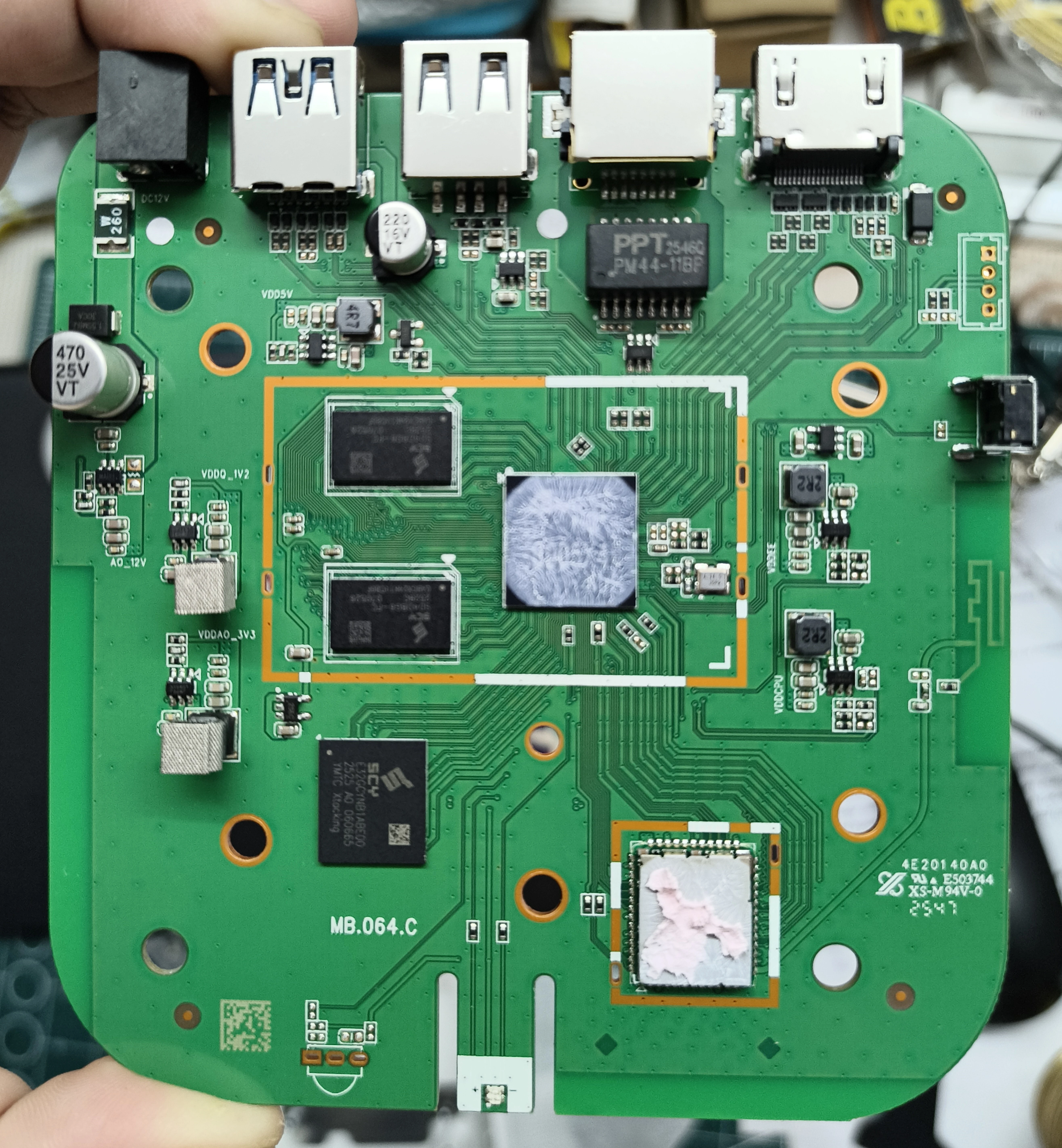 SCY YMTC Xtacking eMMC 32GB Storage & LPDDR4 Memory Chip - Jio AirFiber STB Disassembly
